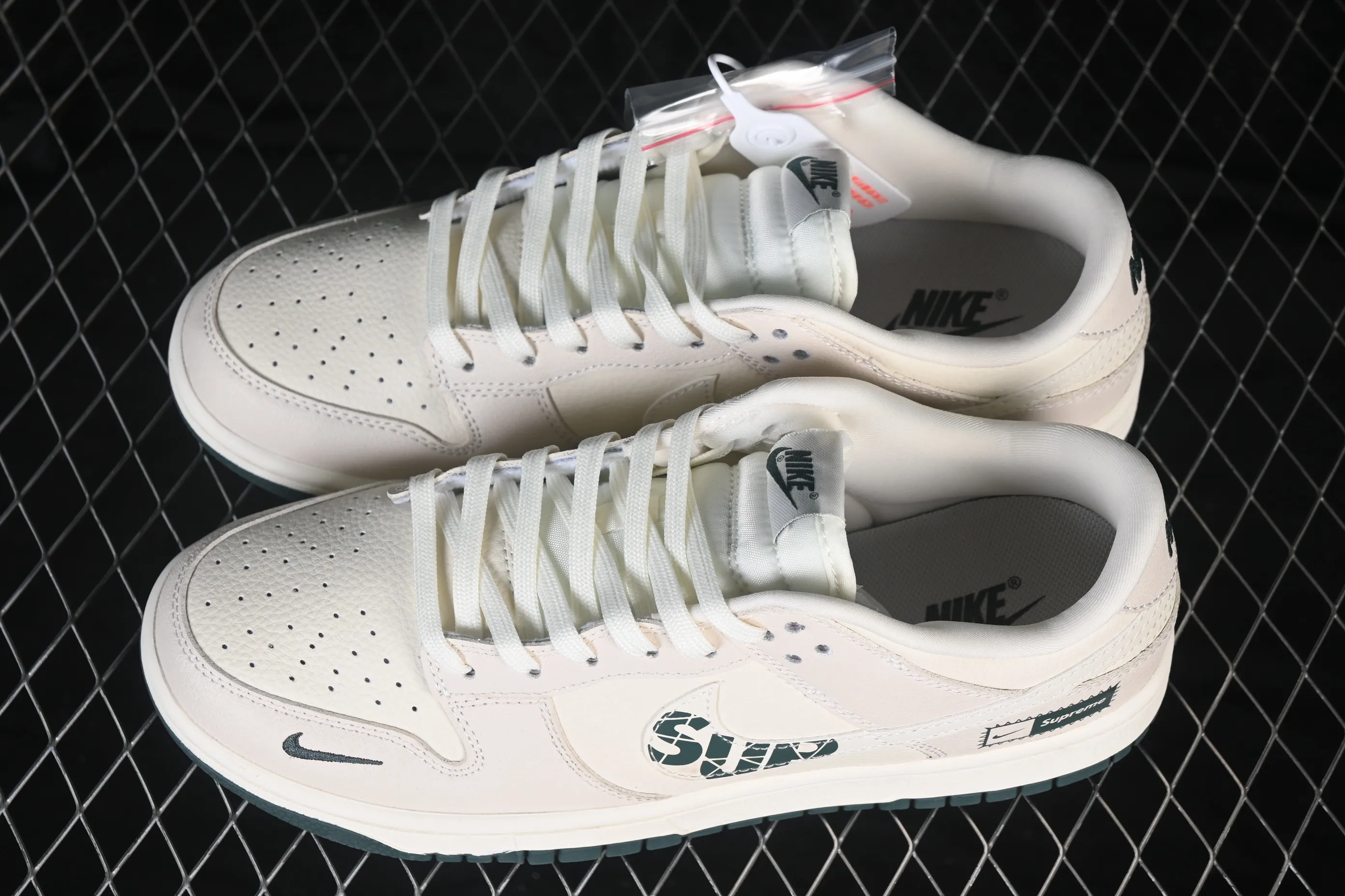 All categories Nk SB Dunk Series Nk SB Dunk Low High-end customized low-top sneakers Nike SB Dunk Low Off-white dark green High-end customized low-top casual sneakers SL8888-002